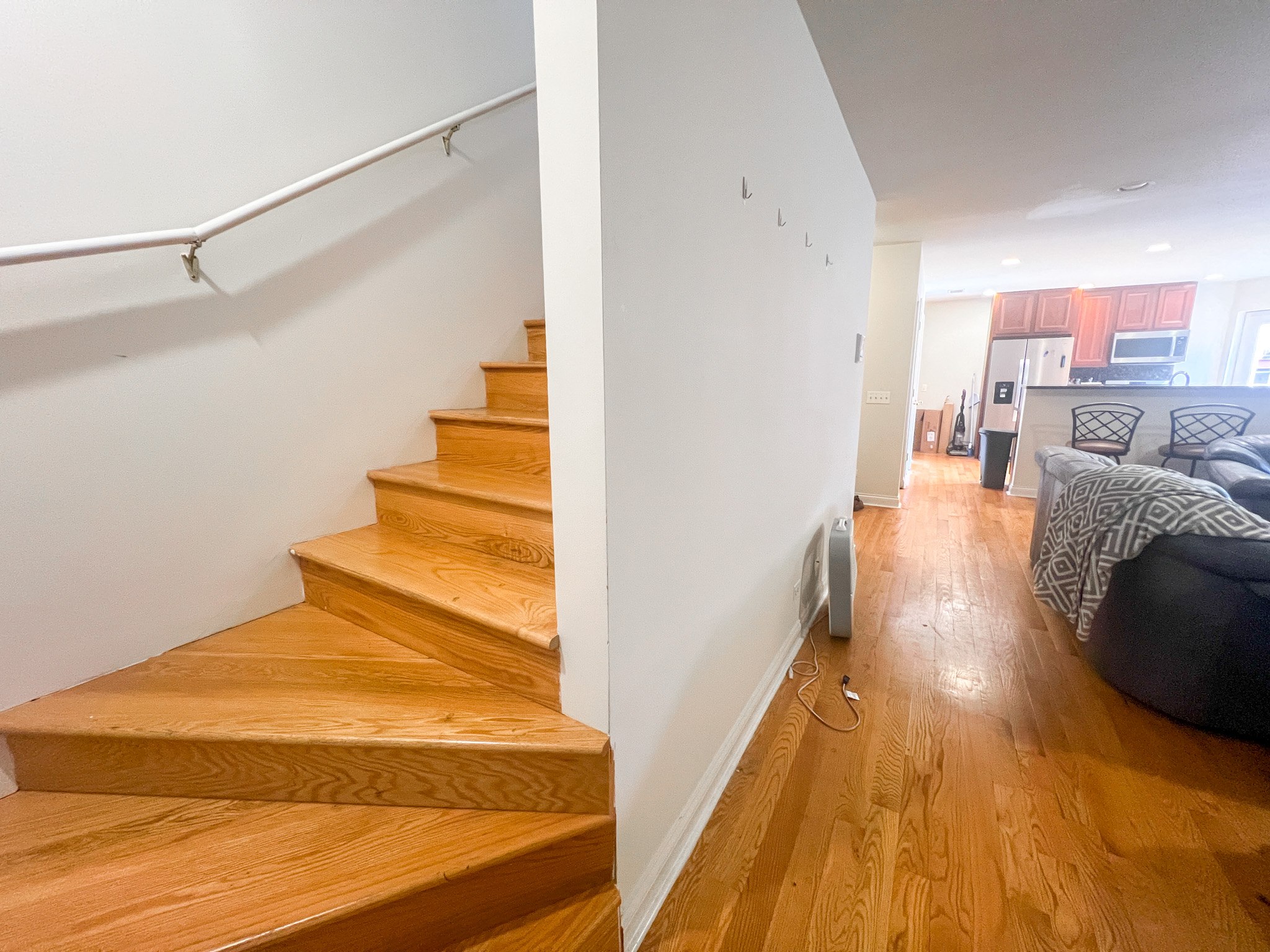 718-20 W Buckingham Pl 718-20 W Buckingham Pl., Chicago, IL 60657 - Leasing by Cross Street